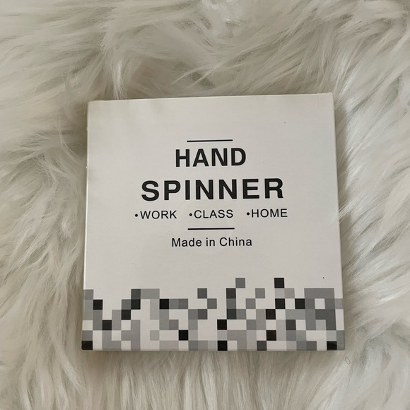 2 Handspinners - 1 Red emoji glow in the dark & 1 blue glow in the dark - Picture 5 of 9